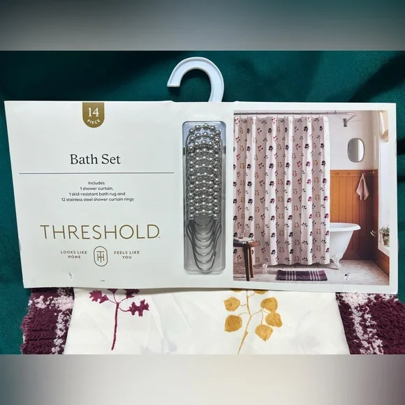 Shower curtain and mat and Bath Towel bundle - Picture 5 of 10